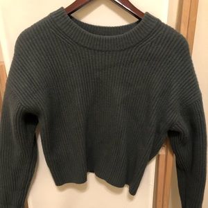 UNIQLO 100% wool chunky ribbed cropped sweater